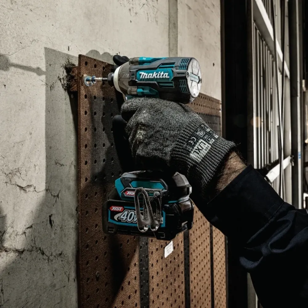 Аккумуляторный ударный шуруповерт Makita TD004GZ, 40 В, 230 Нм, 3900 уд/мин, без АКБ и ЗУ