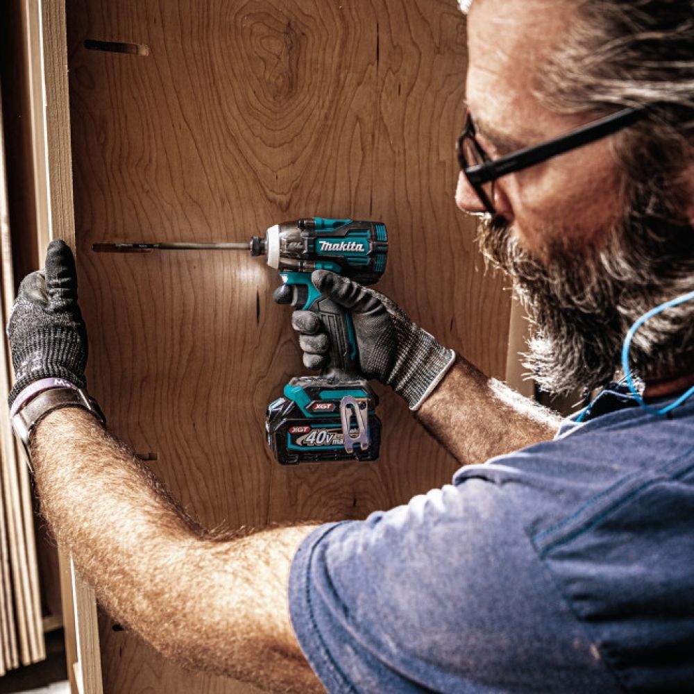Аккумуляторный ударный шуруповерт Makita TD004GZ, 40 В, 230 Нм, 3900 уд/мин, без АКБ и ЗУ