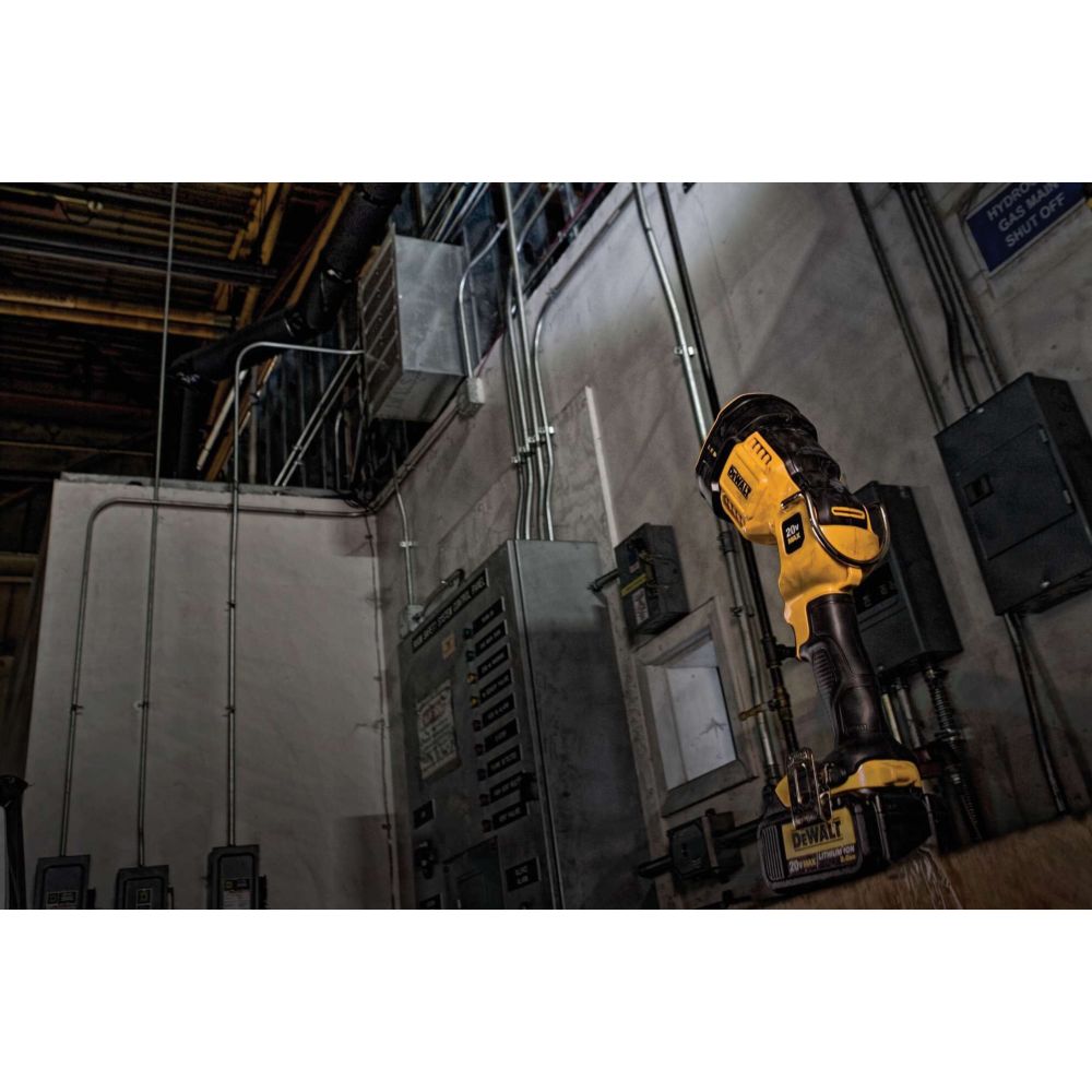 Аккумуляторный фонарь DEWALT DCL043, 20 В, 1000 лм, без АКБ и ЗУ (DCL043-A9)