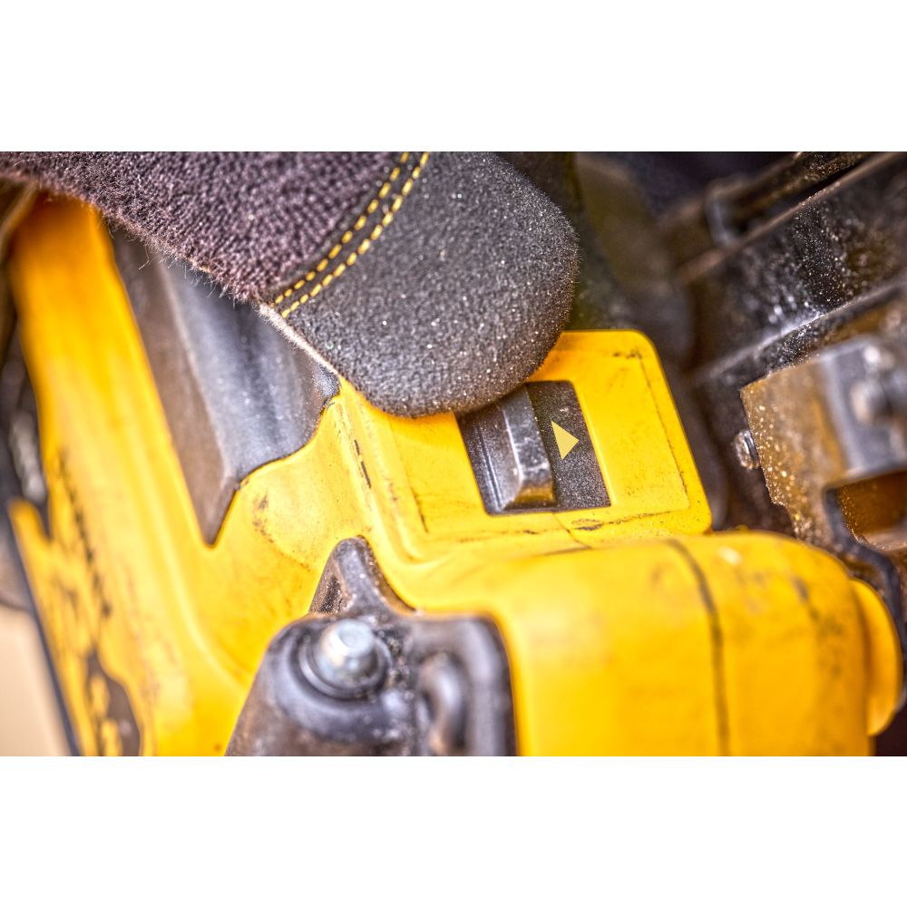 Аккумуляторный гвоздезабивной пистолет DEWALT DCN950P1, 18 В, с АКБ 5 Ач и ЗУ (DCN950P1N-XJ)