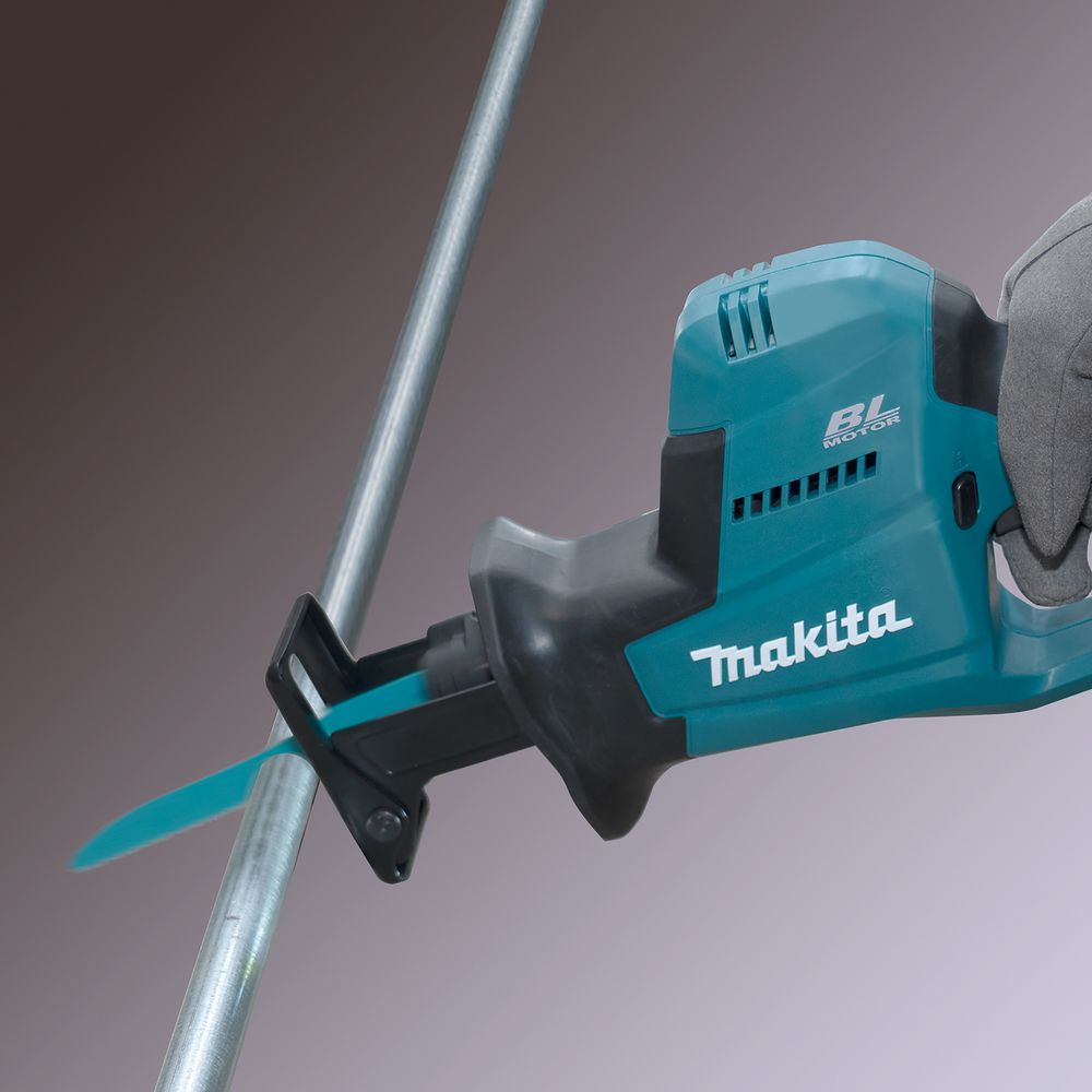 Аккумуляторный набор Makita, 18 В: сабельная пила DJR189 + шуруповерт DTD152, с АКБ 4 Ач и ЗУ, в кейсе