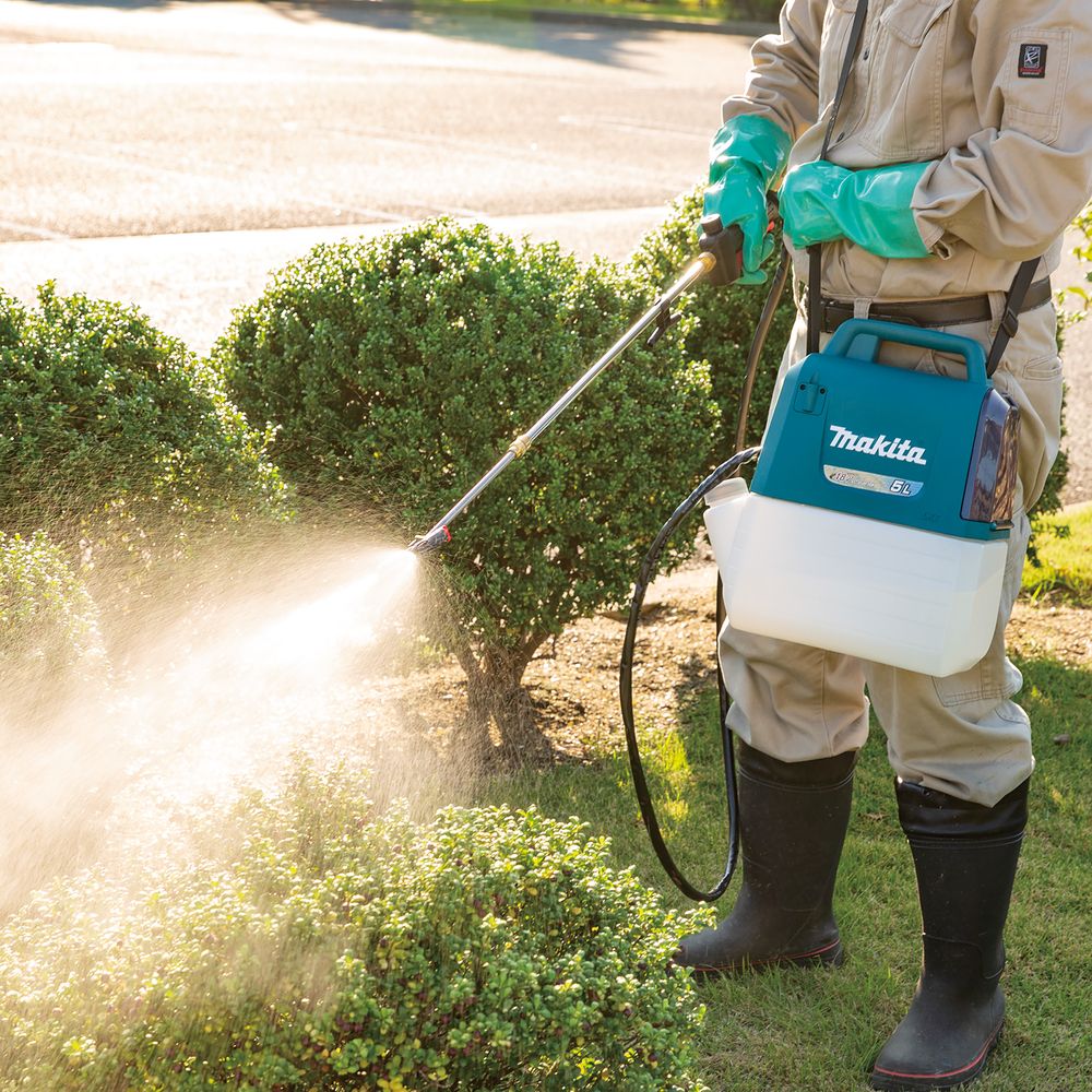 Аккумуляторный ранцевый опрыскиватель Makita DUS054Z, 18 В, 5 л, 0.91 л/мин, без АКБ и ЗУ