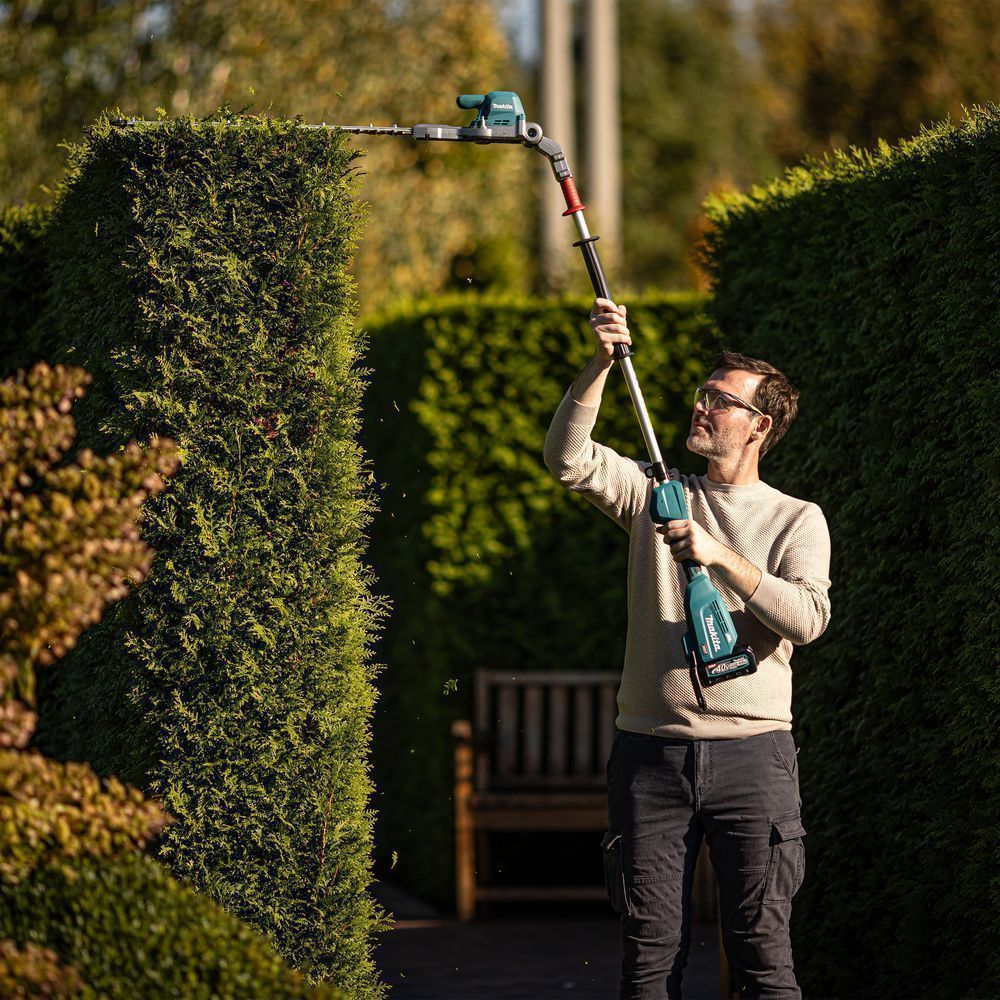 Аккумуляторный штанговый кусторез Makita UN001GZ, 40 В, 60 см, 4000 ход/мин, без АКБ и ЗУ