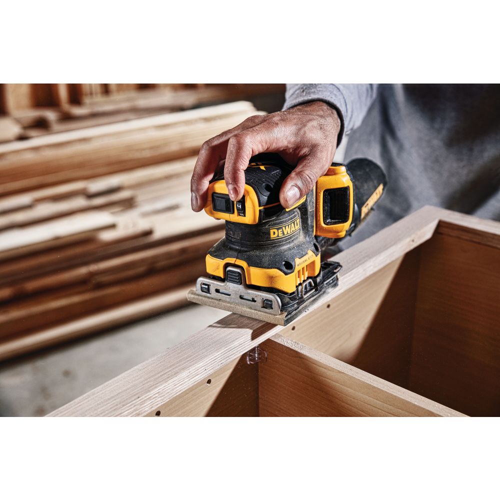 Аккумуляторная плоскошлифовальная машина DEWALT DCW200BP1, 20 В, 13500 кол/мин, с АКБ 5 Ач и ЗУ (DCW200BP1-XJ)
