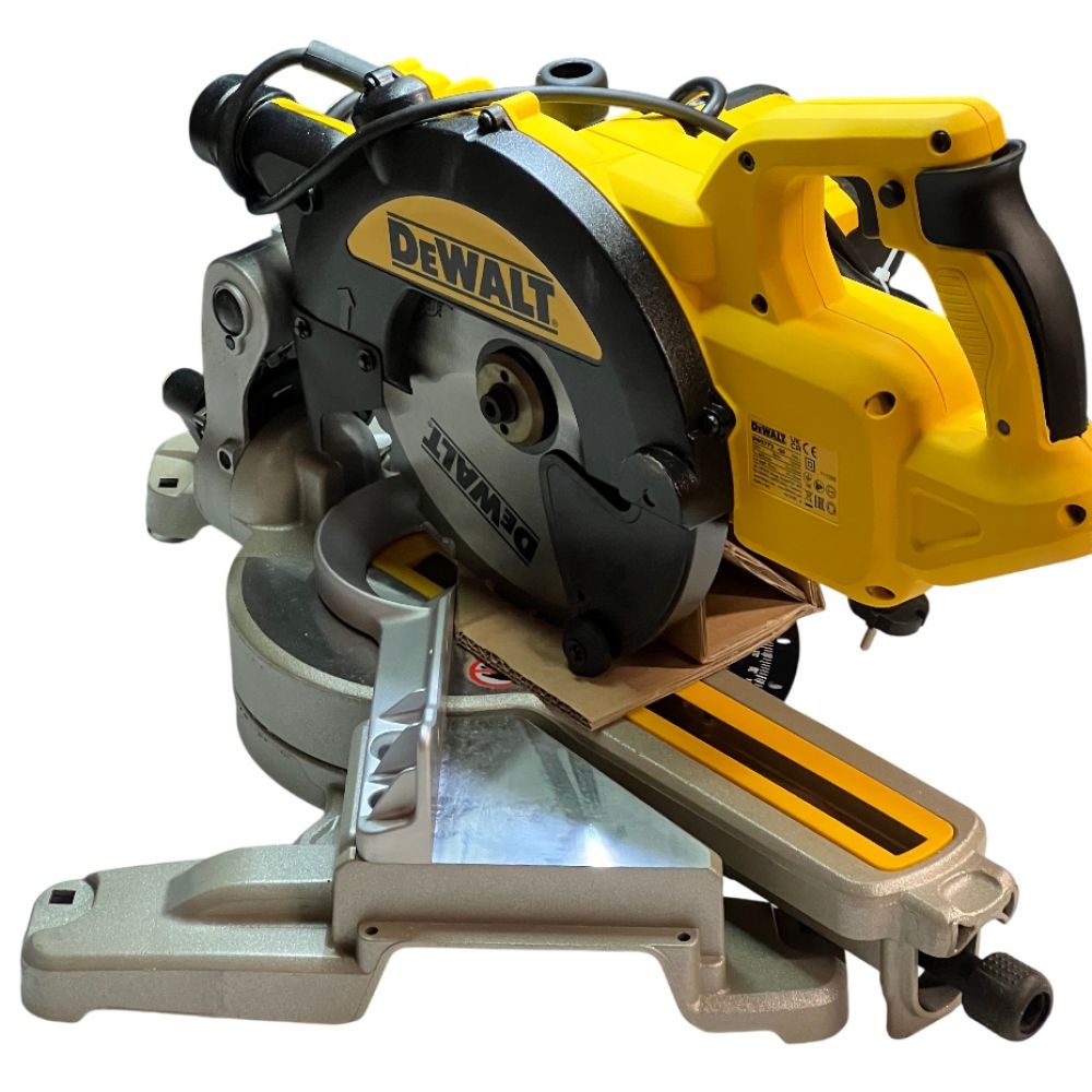 Торцовочная пила DEWALT DWS773, 1300 Вт, 216 мм, 4600 об/мин (DWS773-QS/U), уцененный товар