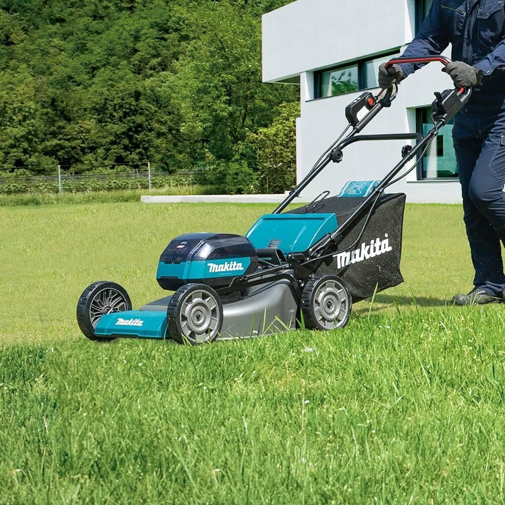 Аккумуляторная газонокосилка Makita XGT 2x40 В, 53 см, 70 л, без АКБ и ЗУ, LM002GZ