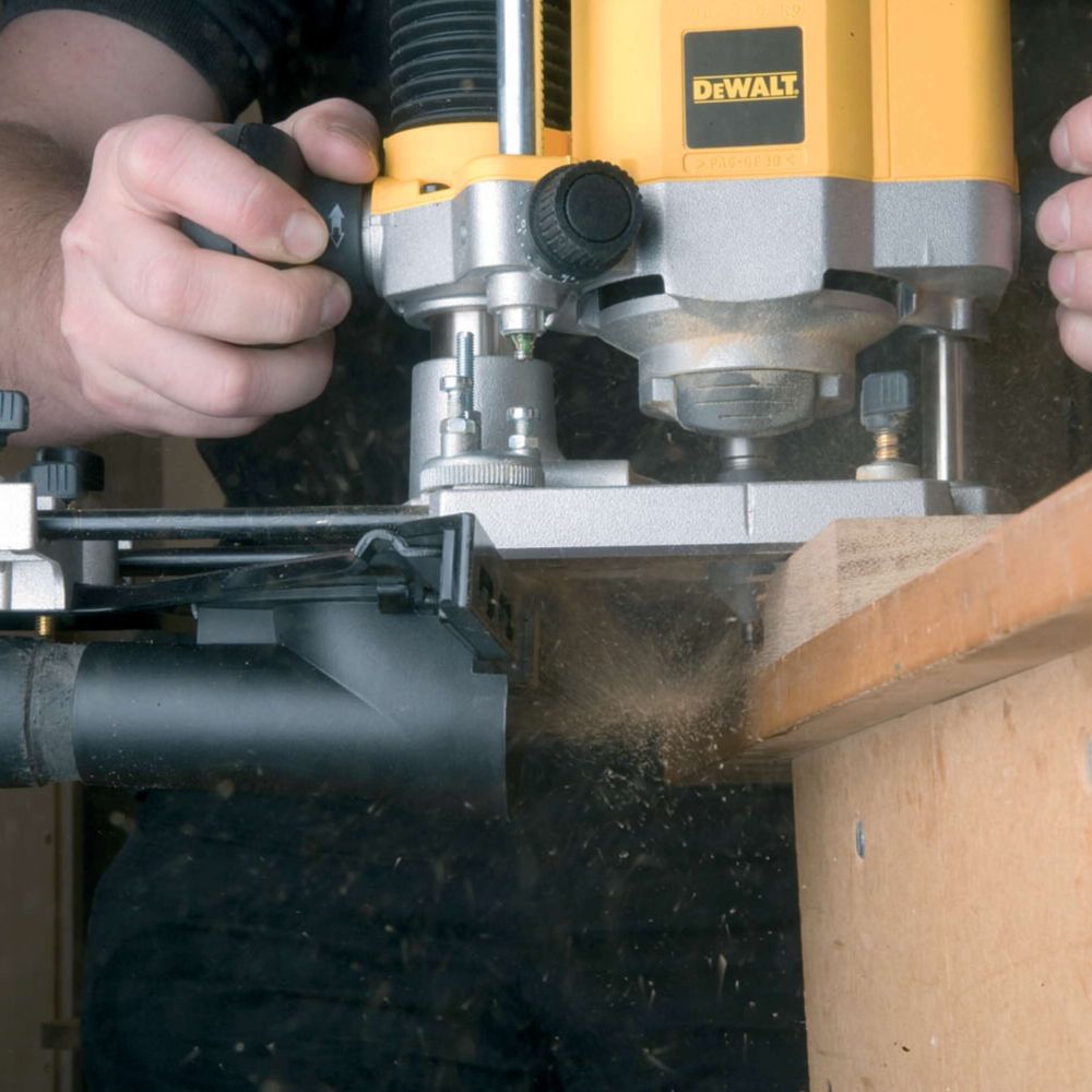 Вертикальный фрезер DEWALT DW621K, 1100 Вт, 24000 об/мин, 55 мм, в кейсе (DW621K-QS)