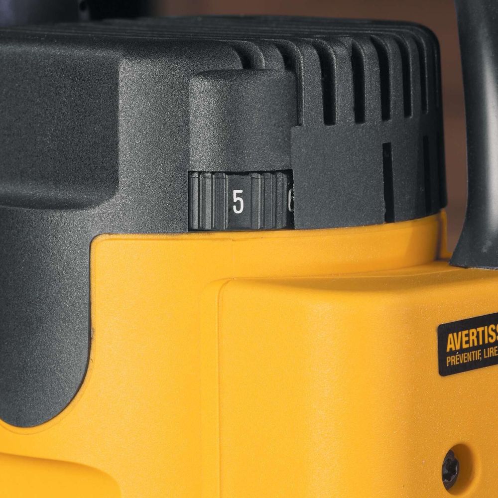 Вертикальный фрезер DEWALT DW621K, 1100 Вт, 24000 об/мин, 55 мм, в кейсе (DW621K-QS)