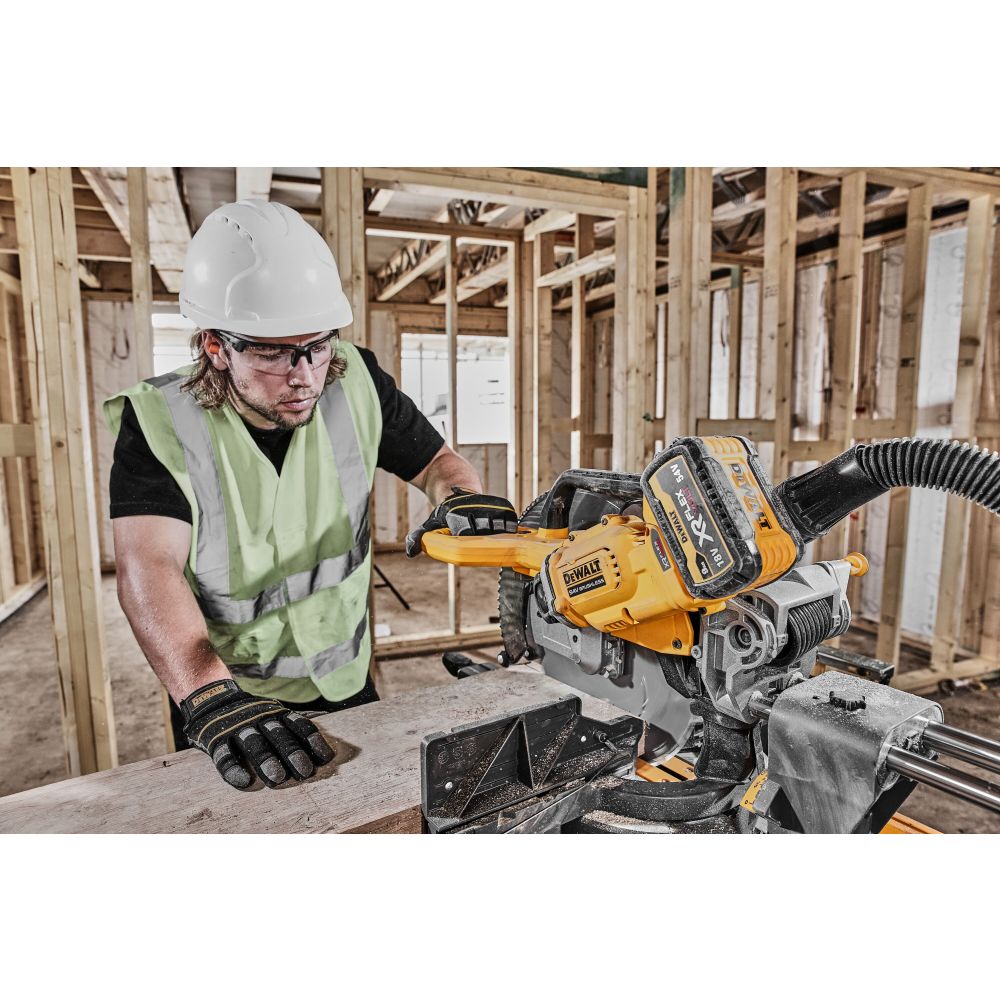Аккумуляторная торцовочная пила DEWALT DCS781X2, 54 В, 305 мм, 3800 об/мин, с 2 АКБ 3 Ач и ЗУ (DCS781X2-QW)