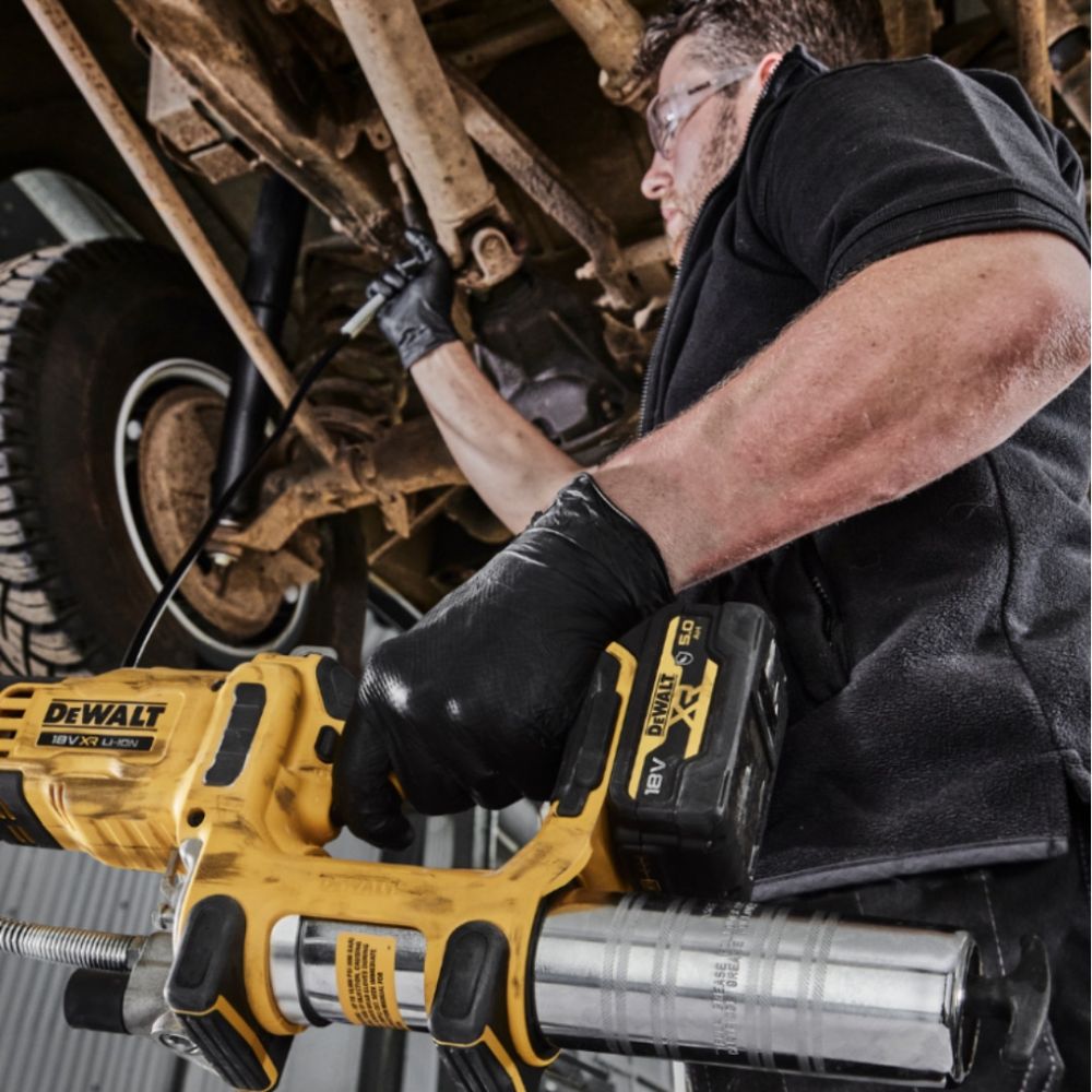 Аккумуляторный смазочный пистолет DEWALT DCGG581P1G, 18 В, 690 бар, с АКБ 5 Ач и ЗУ, в сумке (DCGG581P1G-QW)