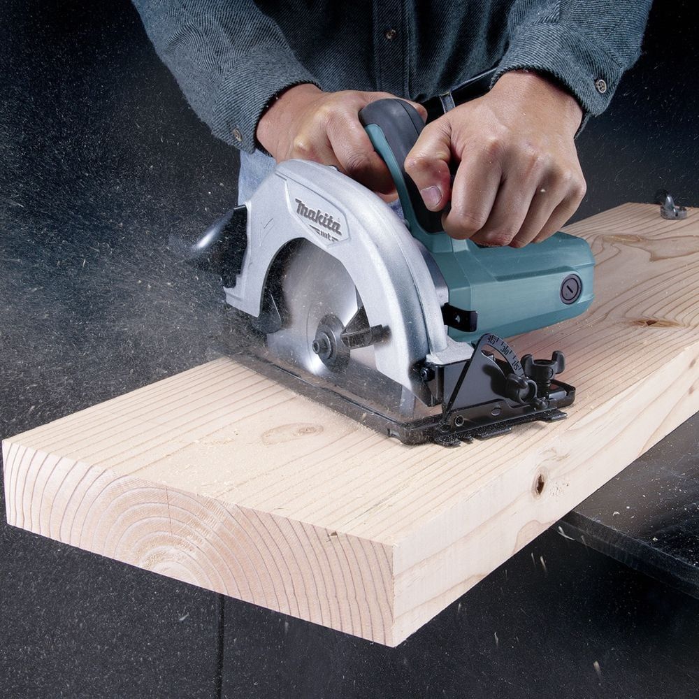 Дисковая пила Makita M5802B, 1050 Вт, 190 мм, 4900 об/мин