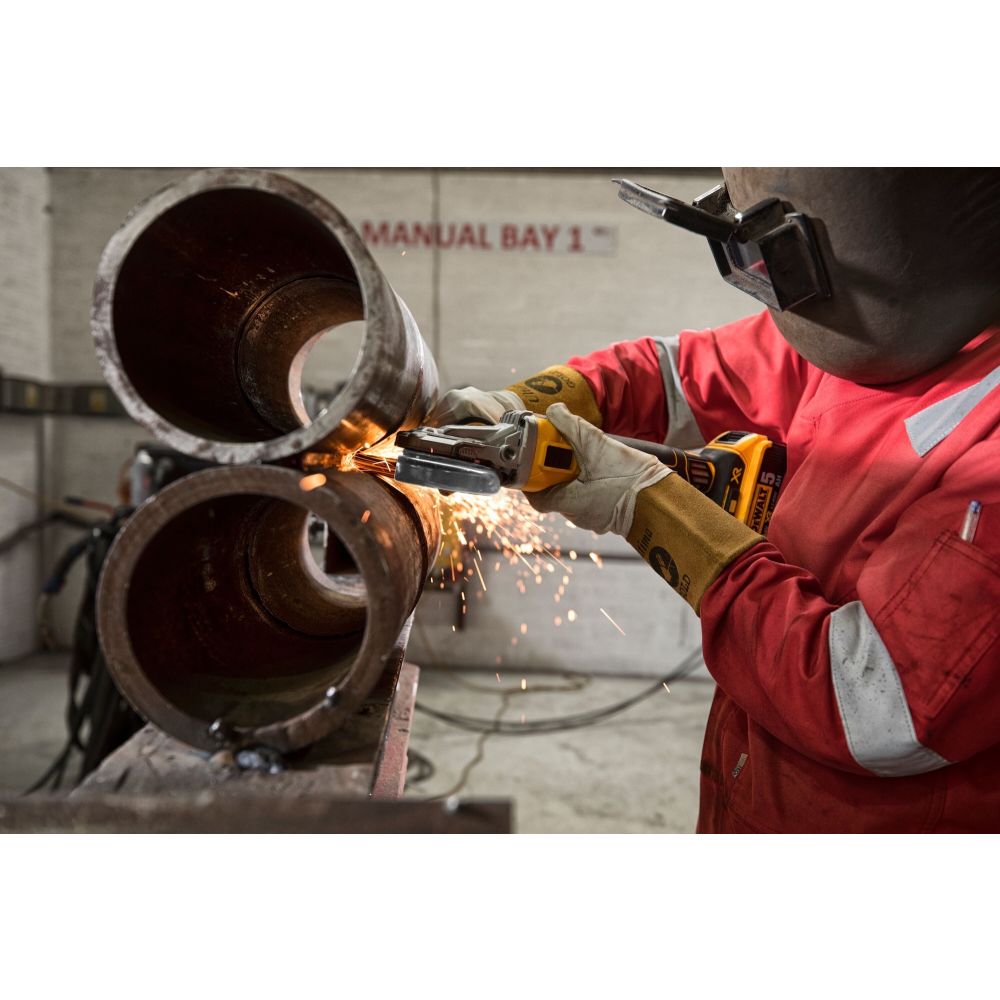 Аккумуляторная угловая шлифмашина DEWALT DCG405FP1, 20 В, 100 мм, 9000 об/мин, с АКБ 5 Ач и ЗУ (DCG405FP1N-A9)