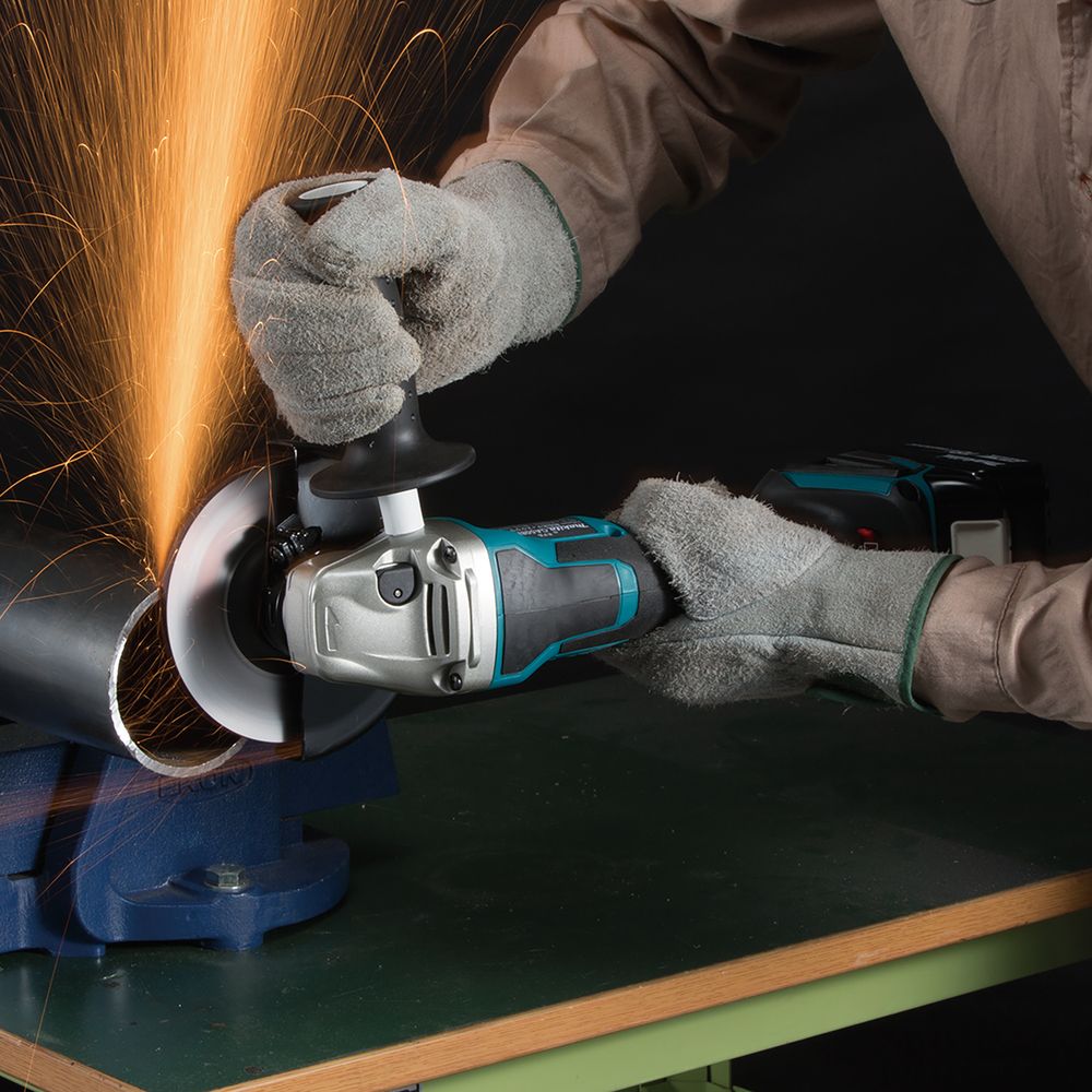 Аккумуляторная угловая шлифмашина Makita DGA508RME, 18 В, 125 мм, 8500 об/мин, с 2 АКБ 4 Ач и ЗУ, в кейсе