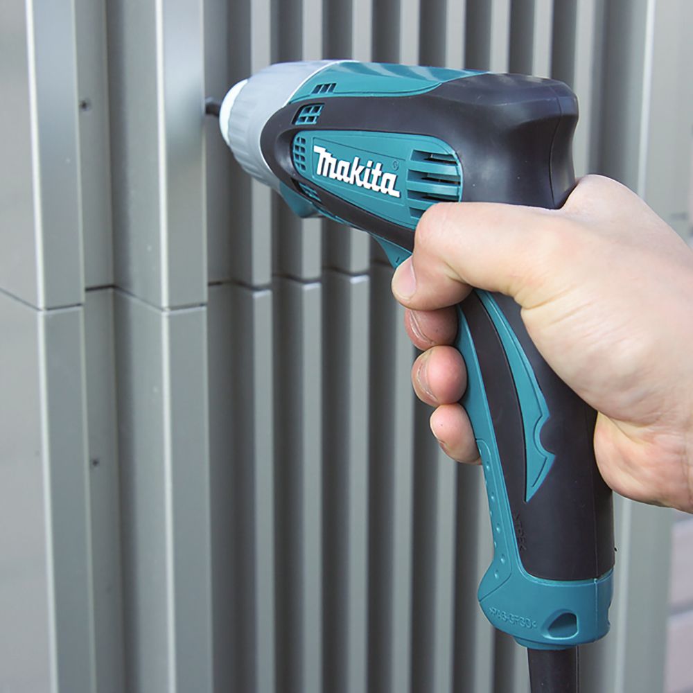 Электрический ударный шуруповерт Makita TD0100, 100 Нм