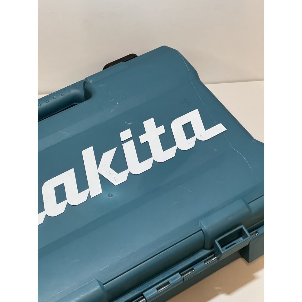 Аккумуляторная дрель-шуруповерт Makita DF333DWAE, 12 В, 1700 об/мин, с 2 АКБ 2 Ач и ЗУ, в кейсе (УЦЕНЕННЫЙ ТОВАР) (DF333DWAE/BU)