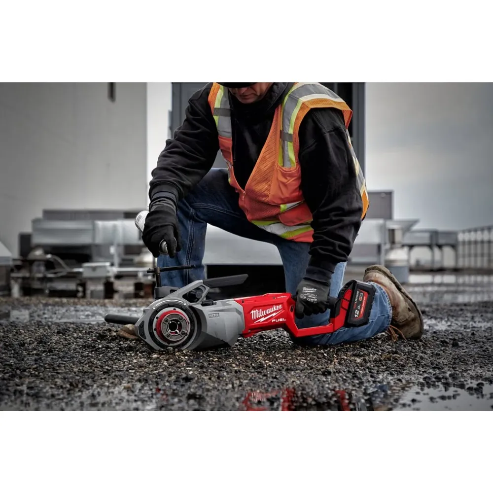 Аккумуляторный резьбонарезной инструмент Milwaukee M18 FPT2-121C, для труб 2", 18 В, c АКБ 12 Ач и ЗУ, в кейсе, 4933478597