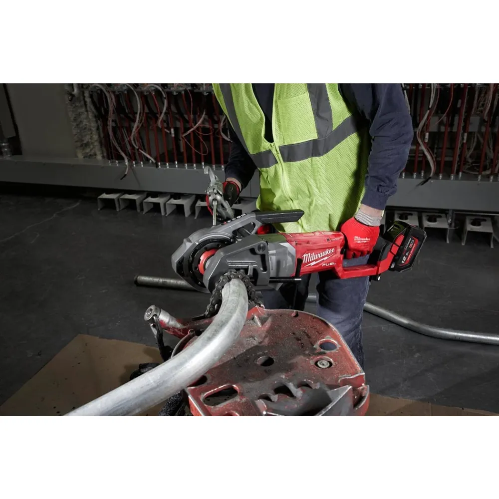 Аккумуляторный резьбонарезной инструмент Milwaukee M18 FPT2-121C, для труб 2", 18 В, c АКБ 12 Ач и ЗУ, в кейсе, 4933478597