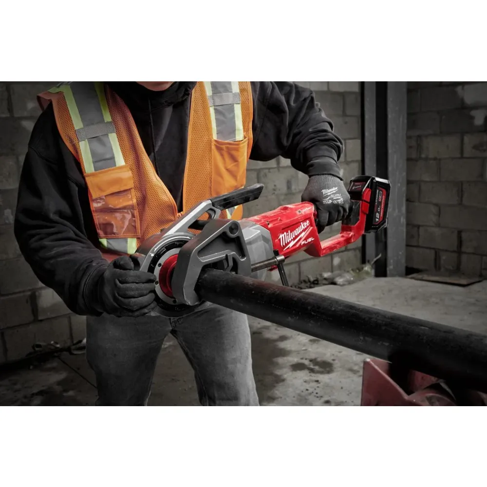 Аккумуляторный резьбонарезной инструмент Milwaukee M18 FPT2-121C, для труб 2", 18 В, c АКБ 12 Ач и ЗУ, в кейсе, 4933478597