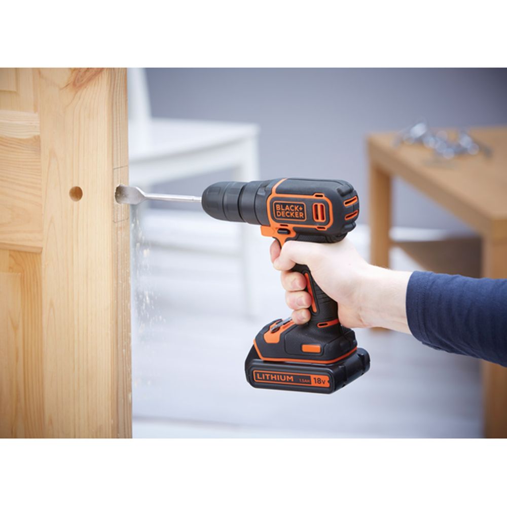 Аккумуляторная дрель-шуруповерт BLACK+DECKER BDCD18, 650 об/мин, 30 Нм, 18В, аккумулятор 1.5Ач, зарядное устройство
