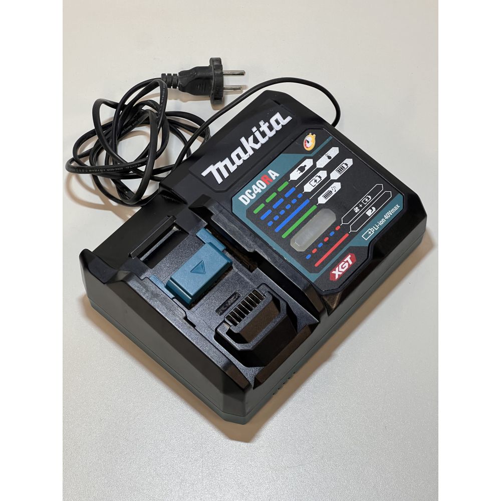 Аккумуляторный перфоратор Makita с системой пылеудаления DX16, 40 В, 2.1 Дж, 5000 уд/мин, с 2 АКБ 2.5 Ач и ЗУ, в кейсе (УЦЕНЕННЫЙ ТОВАР) (HR010GD201/BU)
