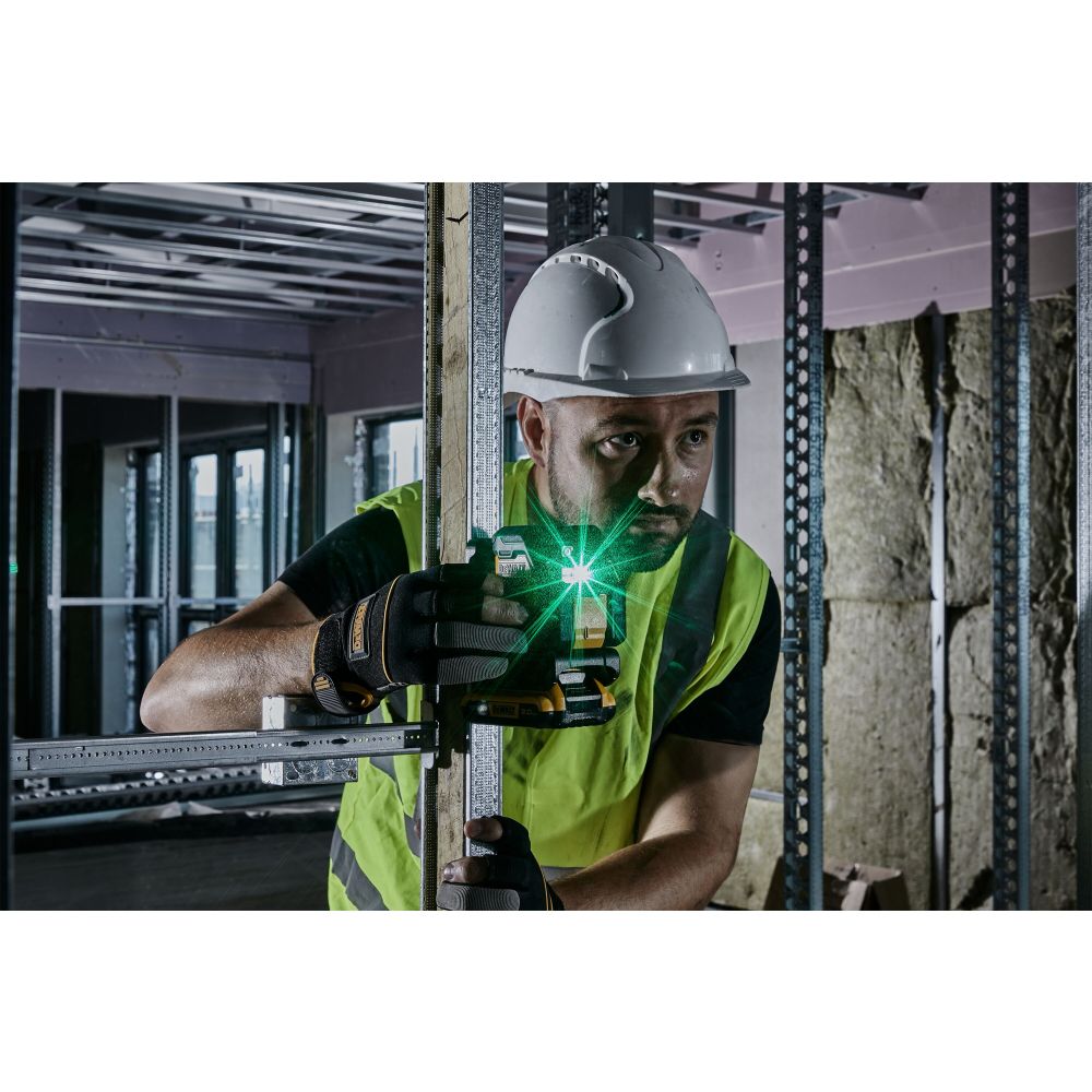 Аккумуляторный лазерный нивелир DEWALT DCLE34021D1, 18 В, зеленый луч, 55 м, с АКБ 2 Ач и ЗУ, в кейсе (DCLE34021D1-QW)