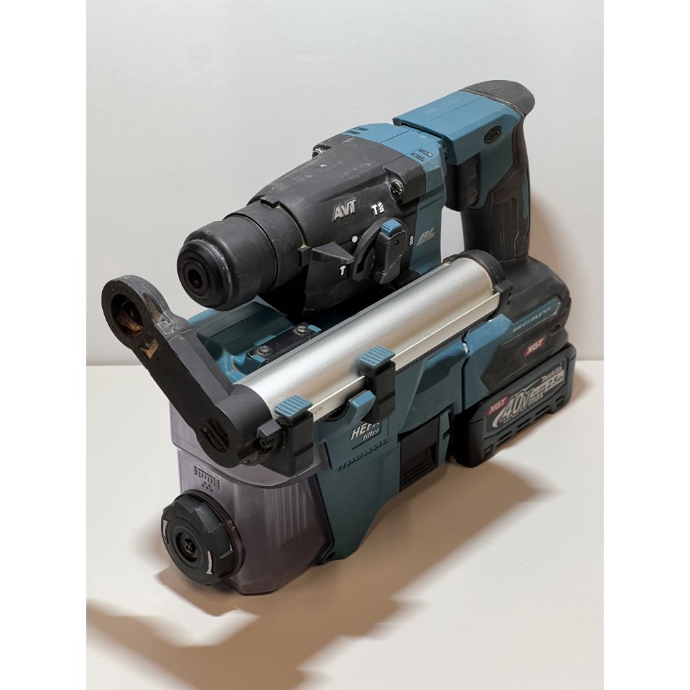 Аккумуляторный перфоратор Makita с системой пылеудаления DX16, 40 В, 2.1 Дж, 5000 уд/мин, с 2 АКБ 2.5 Ач и ЗУ, в кейсе (УЦЕНЕННЫЙ ТОВАР) (HR010GD201/BU)