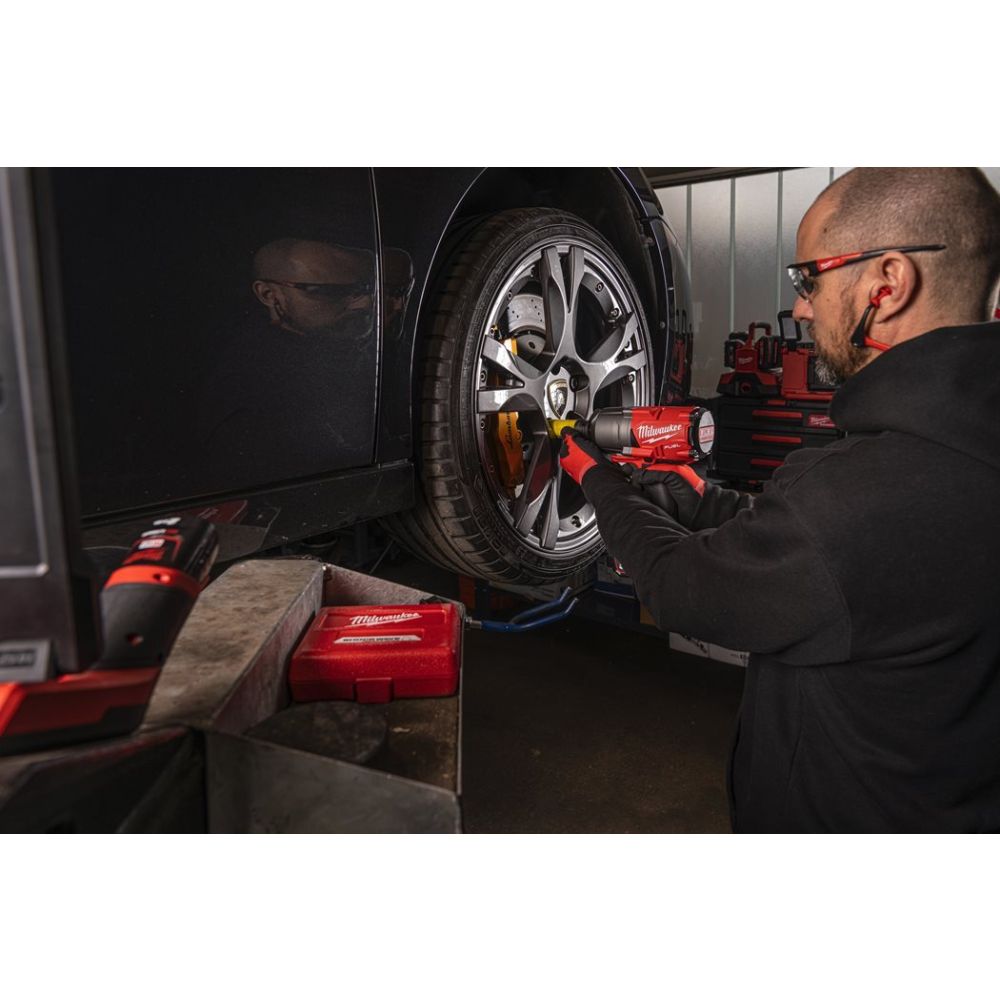 Аккумуляторный импульсный гайковерт Milwaukee, 1/2" M18 ONEFHIWF12-502X, 4933459727, с 2 АКБ 5 Ач и ЗУ, в кейсе