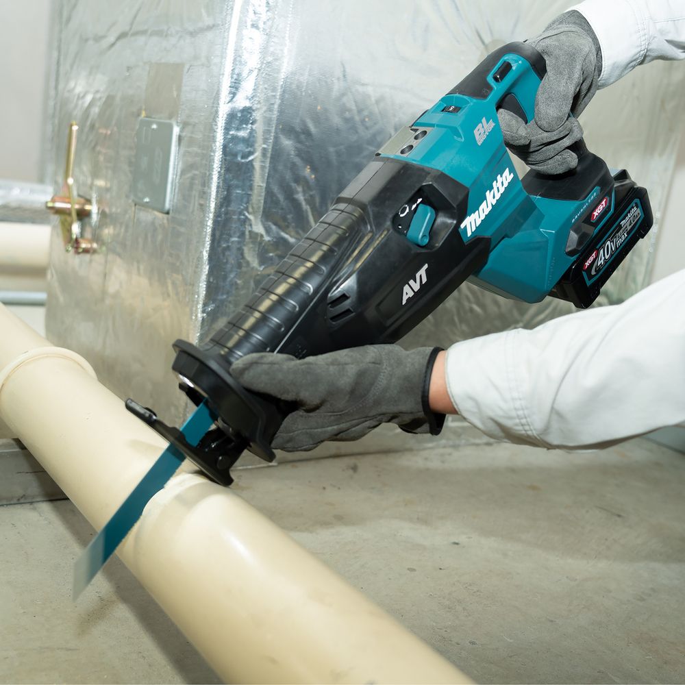 Аккумуляторный набор Makita, 40 В: сабельная пила JR002 + угловая шлифмашина GA038, с 2 АКБ 5 Ач и ЗУ, в кейсе