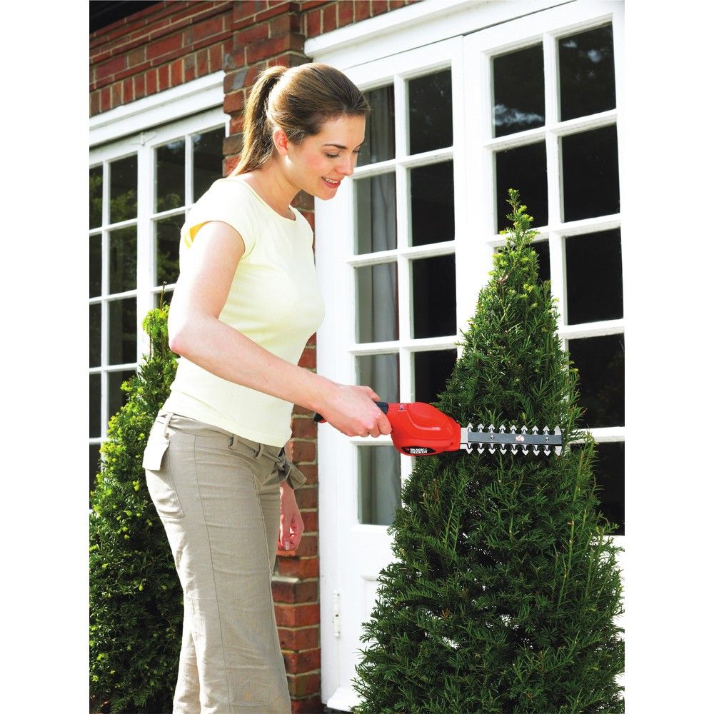 Аккумуляторный кусторез BLACK+DECKER, 3.6 В, 15 см, с встроенной АКБ 1.1 Ач и ЗУ, GSL300