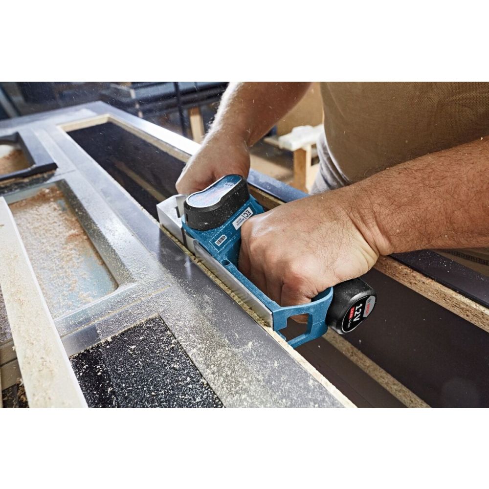 Аккумуляторный рубанок Bosch GHO 12V-20, АКБ 2х12В, 3Ah, З/У, кейс, 06015A7001