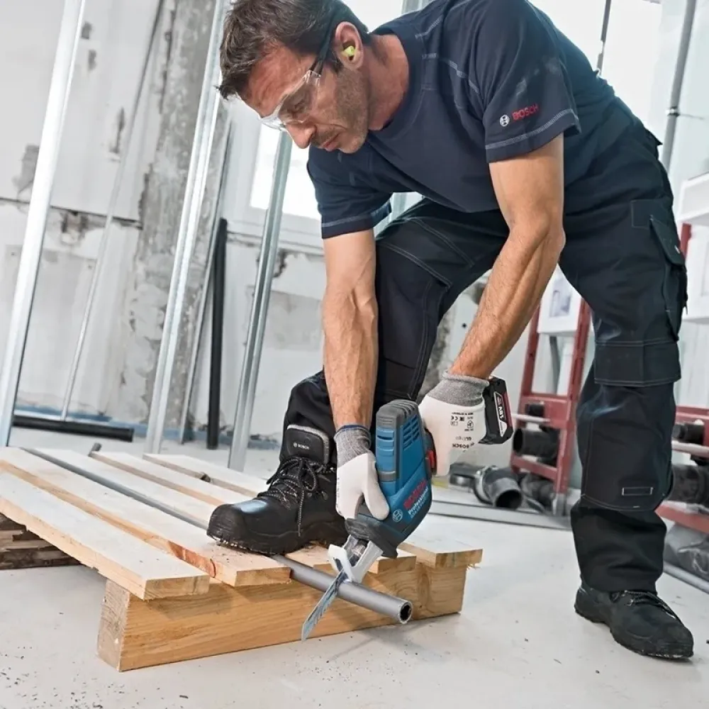 Аккумуляторная сабельная пила Bosch GSA 18 V-LI С, 18 В, 3050 ход/мин, 21 мм, без АКБ и ЗУ (0.601.6A5.001)