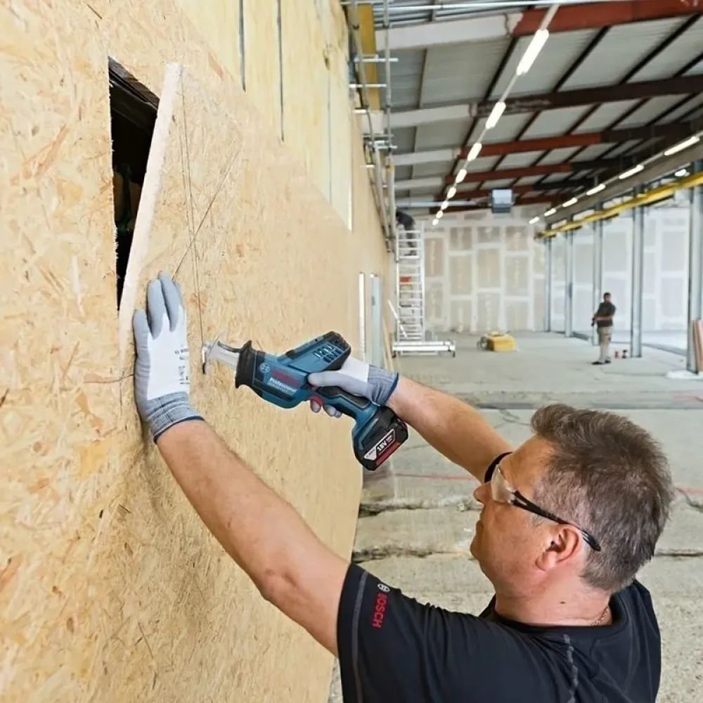 Аккумуляторная сабельная пила Bosch GSA 18 V-LI С, 18 В, 3050 ход/мин, 21 мм, без АКБ и ЗУ (0.601.6A5.001)