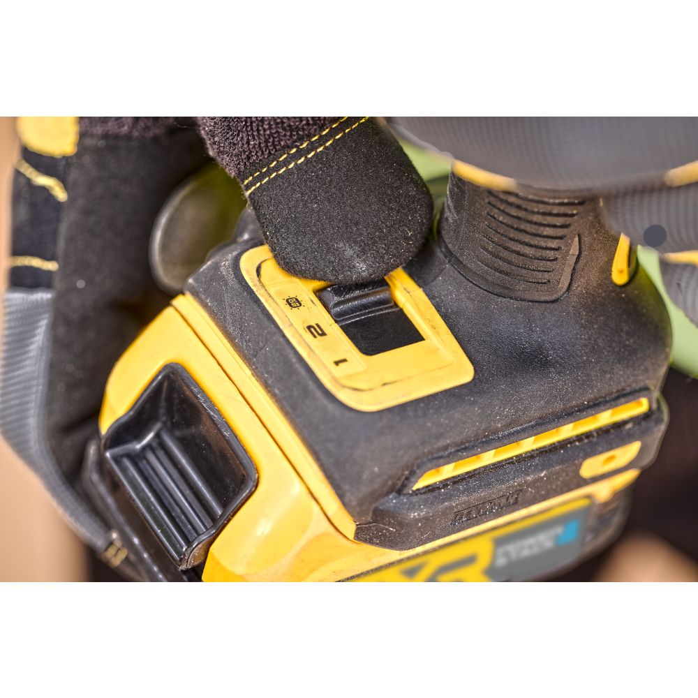 Аккумуляторный масляный шуруповерт DEWALT DCF870P1, 18 В, 56 Нм, 4200 уд/мин, с АКБ 5 Ач и ЗУ (DCF870P1N-XJ)