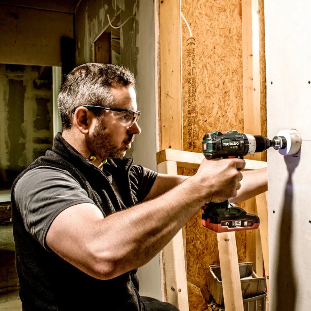 Аккумуляторная ударная дрель-шуруповерт Metabo SB 18 LT BL, 18 В, 2100 об/мин, 31950 уд/мин, без АКБ и ЗУ (602316890)