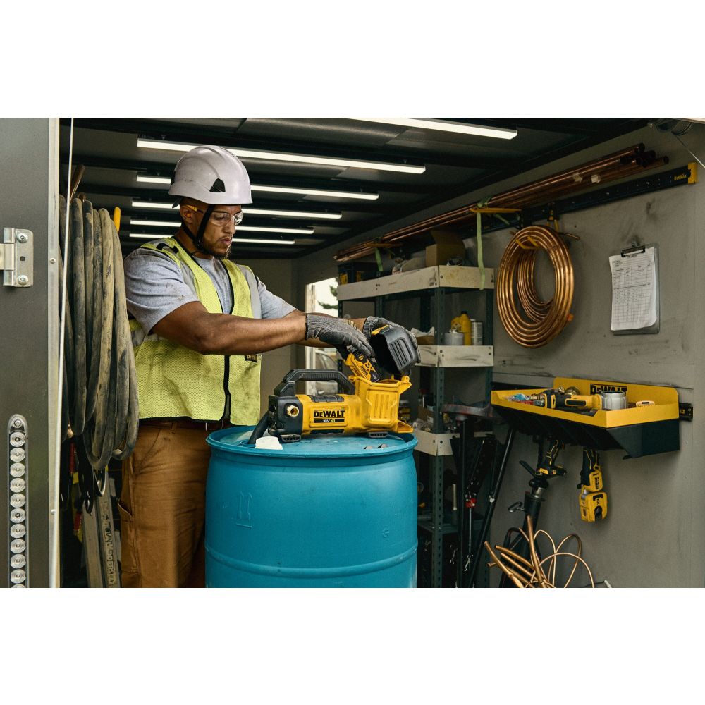 Аккумуляторный насос DEWALT DCE050N, 18 В, 37.5 л/мин, без АКБ и ЗУ