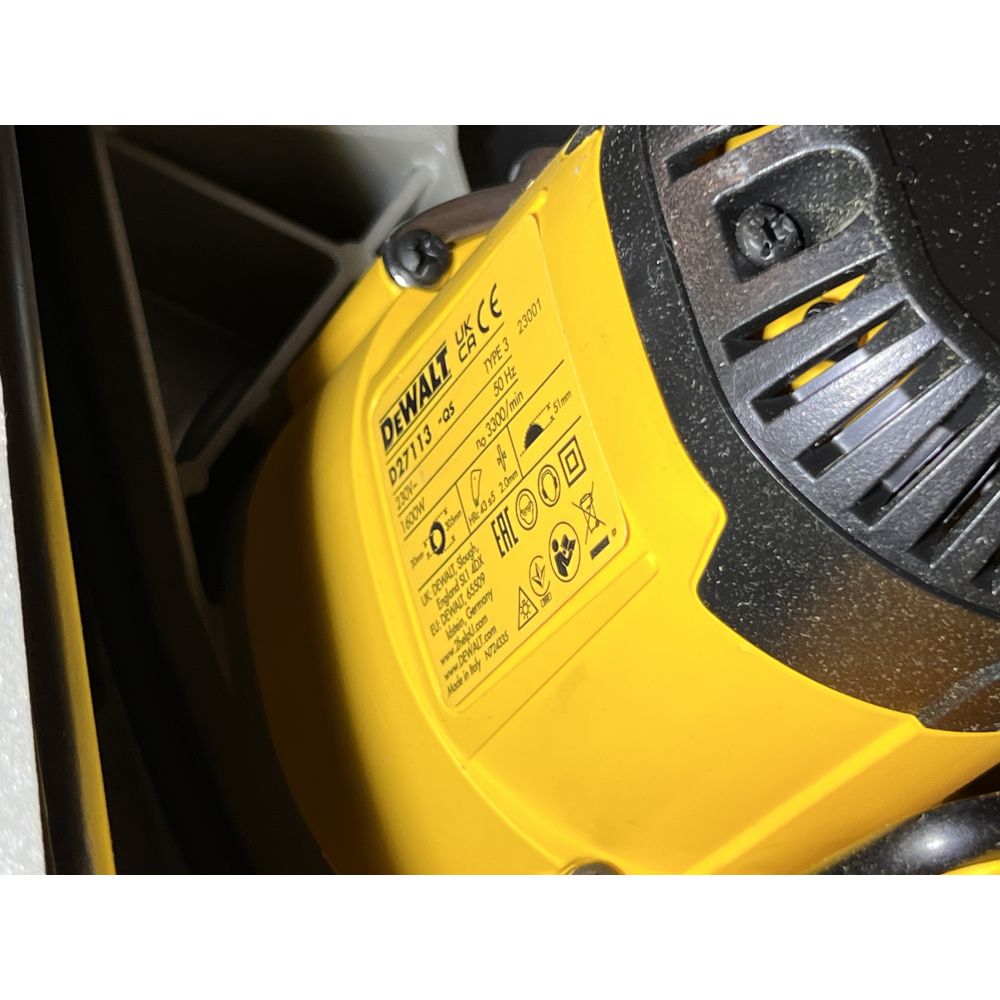 Комбинированная торцовочная пила DEWALT D27113, 1600 Вт, 305 мм, 3300 об/мин, (УЦЕНЕННЫЙ ТОВАР) (D27113-QS/U1)