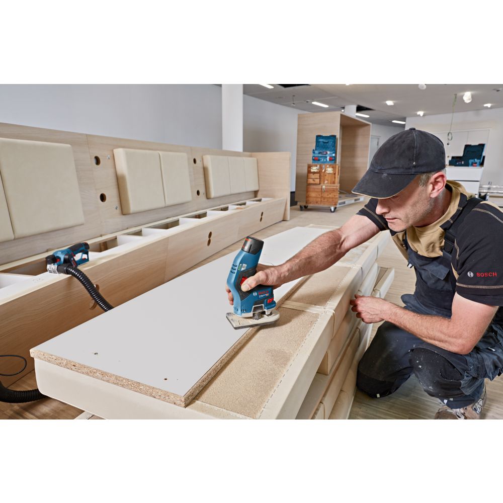 Аккумуляторный кромочный фрезер Bosch POF GKF 12V-8, 12 В, 13000 об/мин, c 2 АКБ 3 Ач из ЗУ, в кейсе, 06016B0000