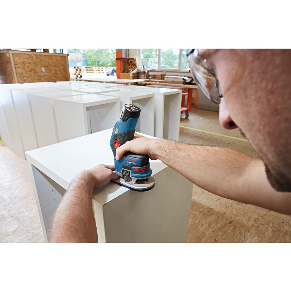 Аккумуляторный кромочный фрезер Bosch POF GKF 12V-8, 12 В, 13000 об/мин, c 2 АКБ 3 Ач из ЗУ, в кейсе, 06016B0000