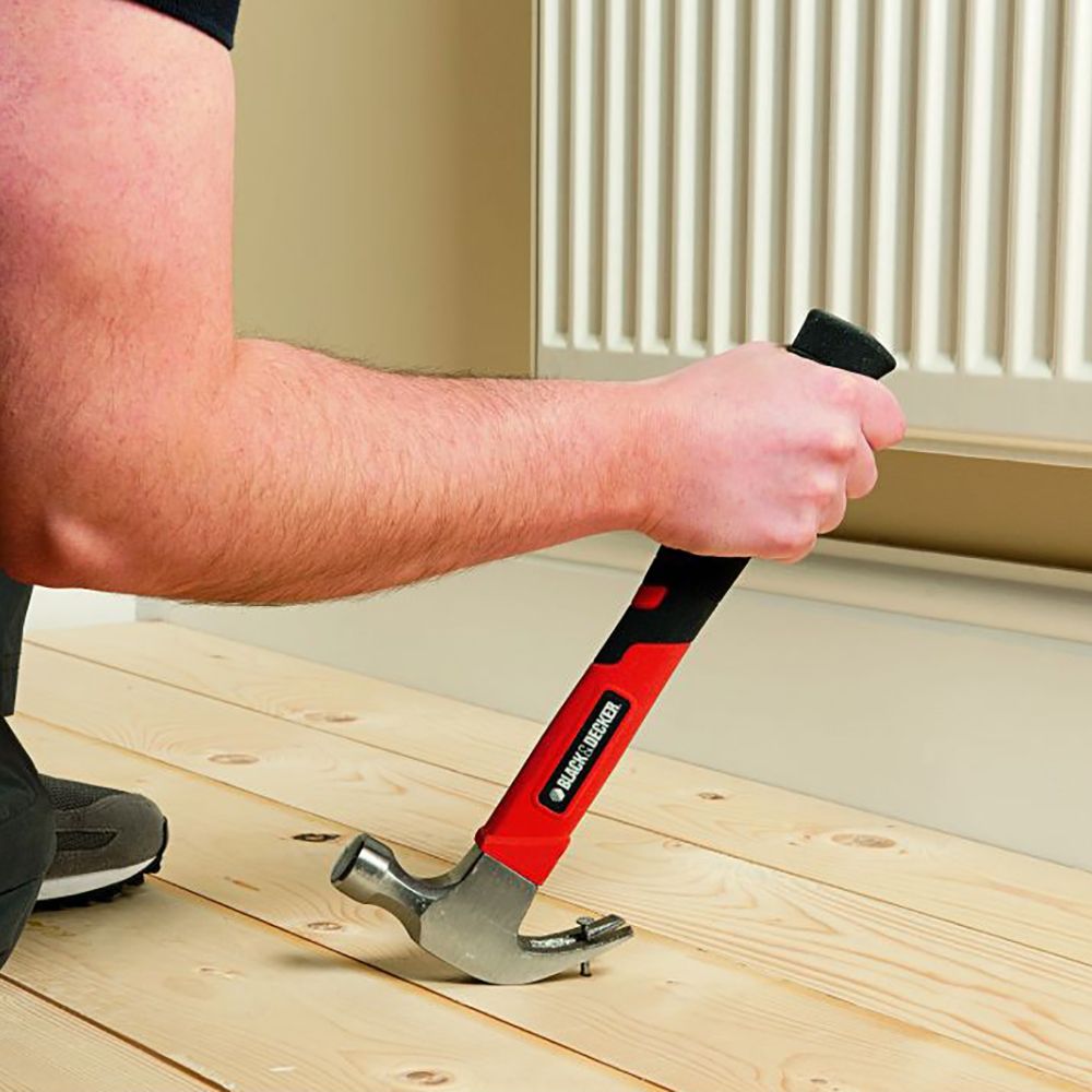 Молоток fiberglass с гвоздодером BLACK+DECKER, 450г.