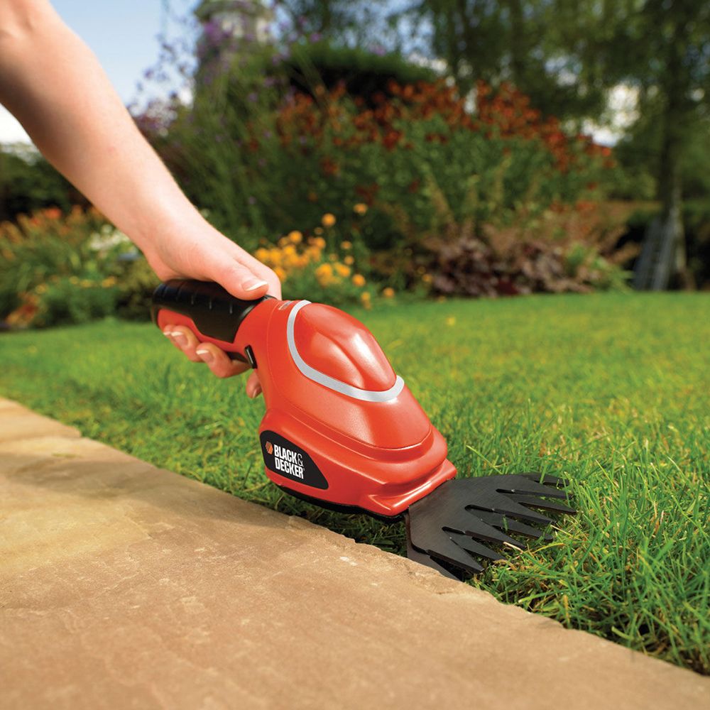 Аккумуляторные садовые ножницы BLACK+DECKER, 7.2 В, 15 см, со встроенной АКБ 1.2 Ач и ЗУ, GSL700