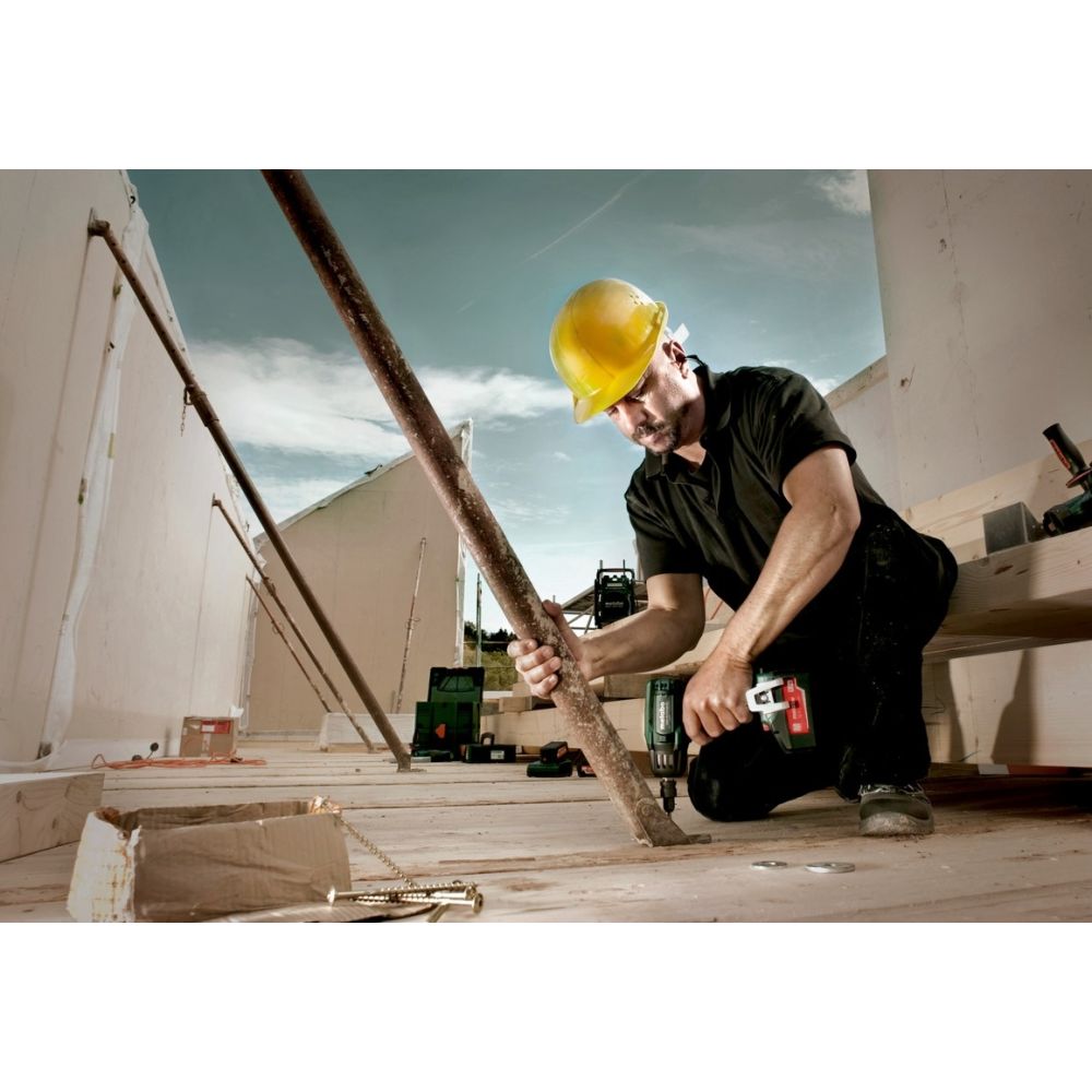 Аккумуляторный гайковерт Metabo SSW 18 LTX 400 BL, 18 В, 400 Нм, 2150 об/мин, 4250 уд/мин, с 2 АКБ 5.2 Ач и ЗУ, в кейсе, 602205650