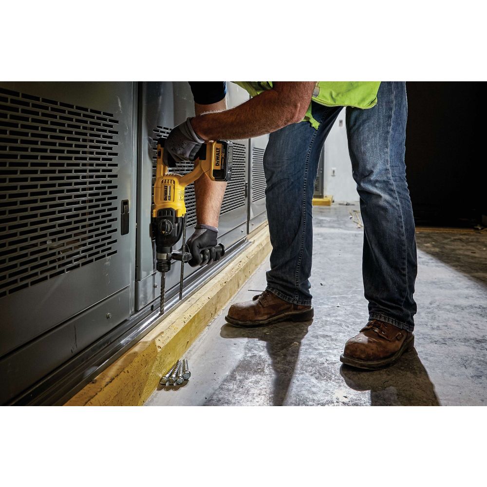 Аккумуляторный перфоратор DEWALT DCH133B, 20 В, 2.6 Дж, 5500 уд/мин, без АКБ и ЗУ (DCH133B-XJ)