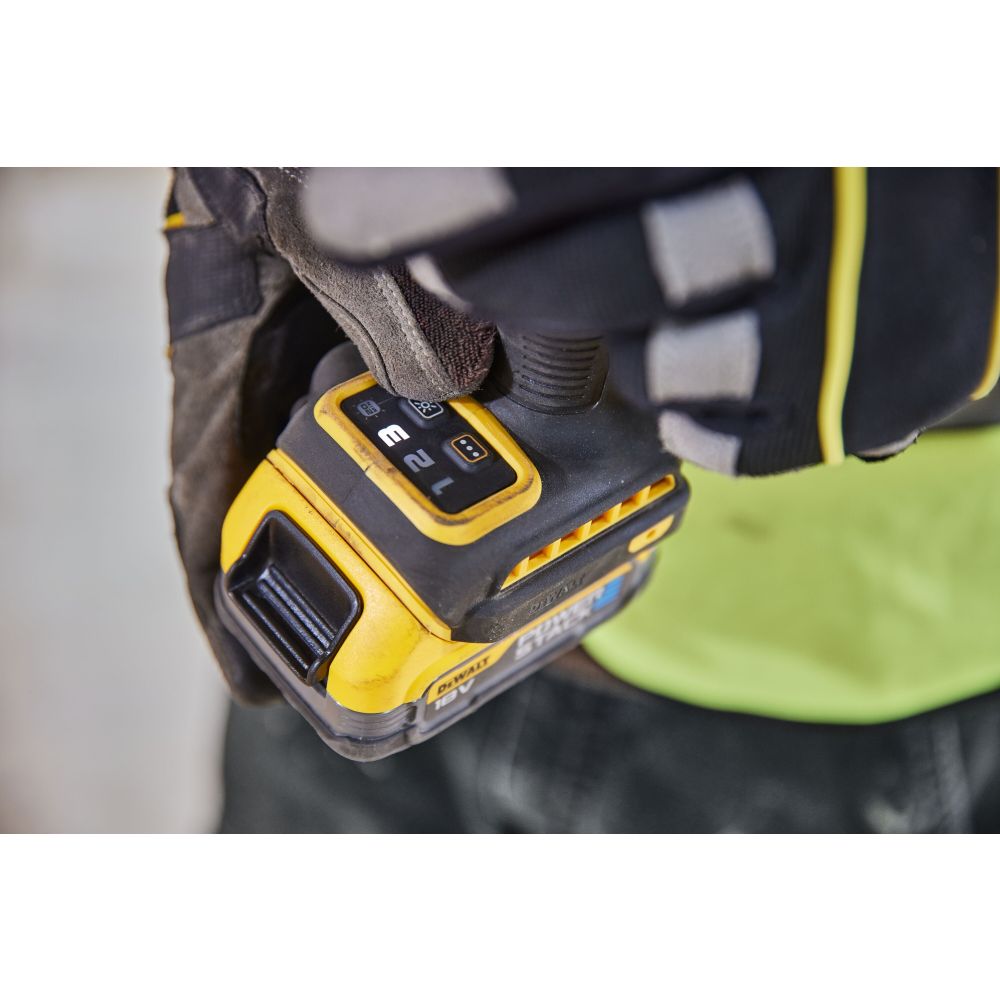 Аккумуляторный шуруповерт DEWALT DCF860E2T, 18 В, 282 Нм, 4500 уд/мин, с 2 АКБ 1.7 Ач и ЗУ, в кейсе TSTAK (DCF860E2T-QW)