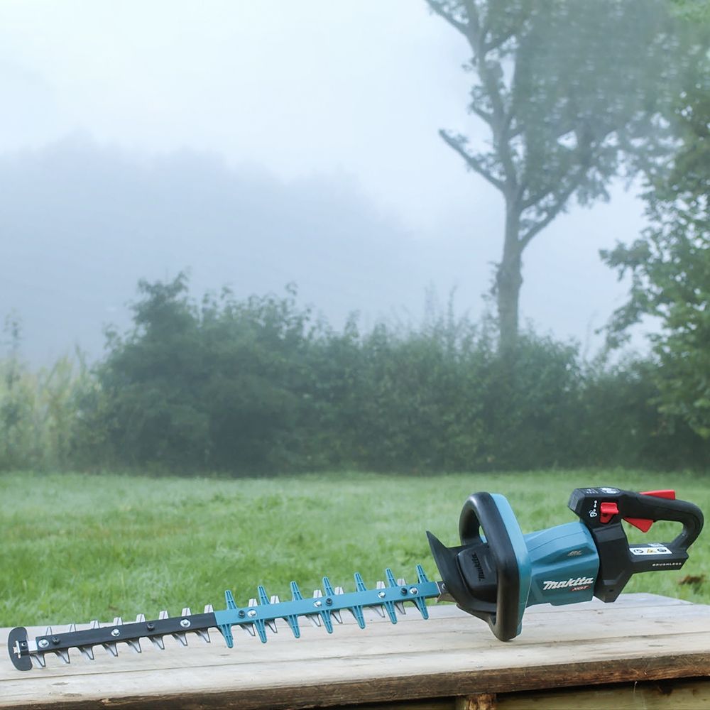 Аккумуляторный кусторез Makita UH004GZ, 40 В, 60 см, 5000 рез/мин, без АКБ и ЗУ