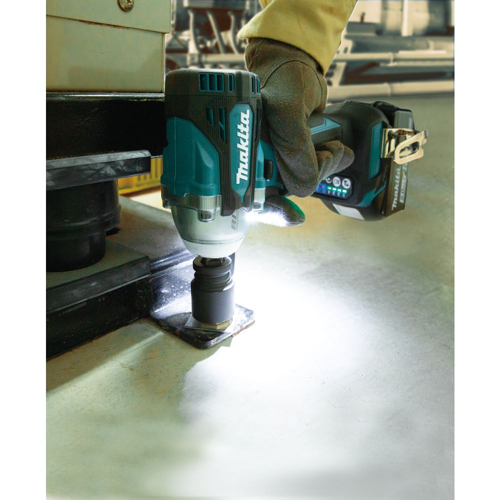 Аккумуляторный гайковерт Makita DTW300, 18 В, 330 Нм, 4000 уд/мин, с АКБ 6 Ач и ЗУ (DTW300D1Z)