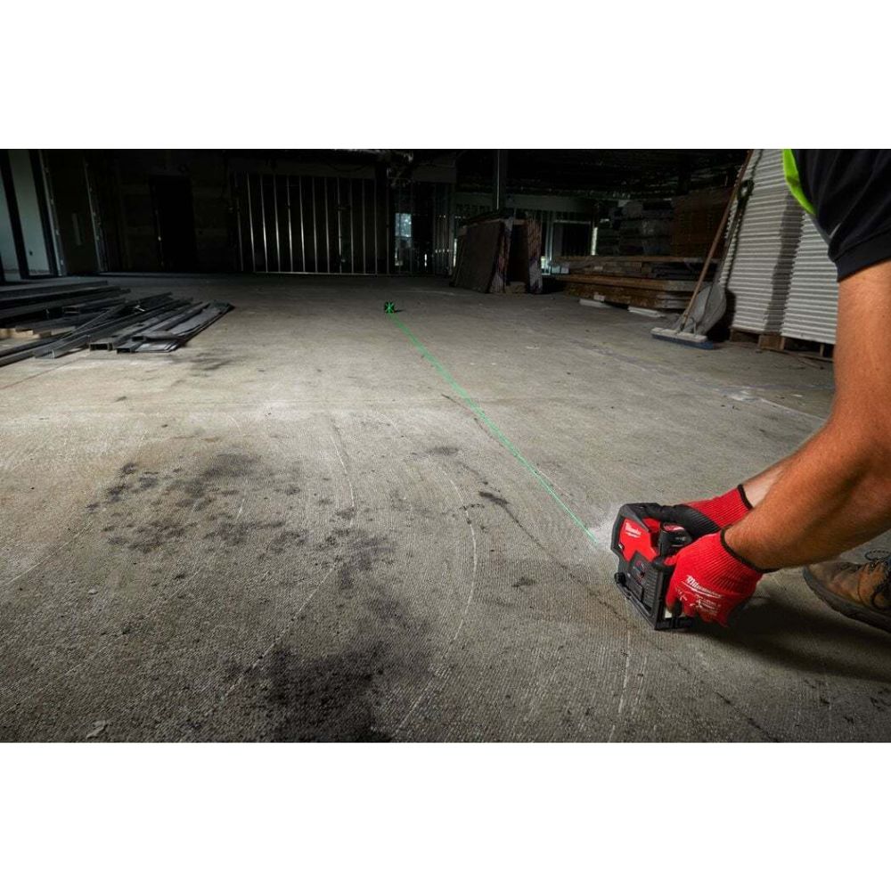 Аккумуляторный линейно-точечный лазерный нивелир Milwaukee M12 CLLP-301C, в кейсе, 4933478100