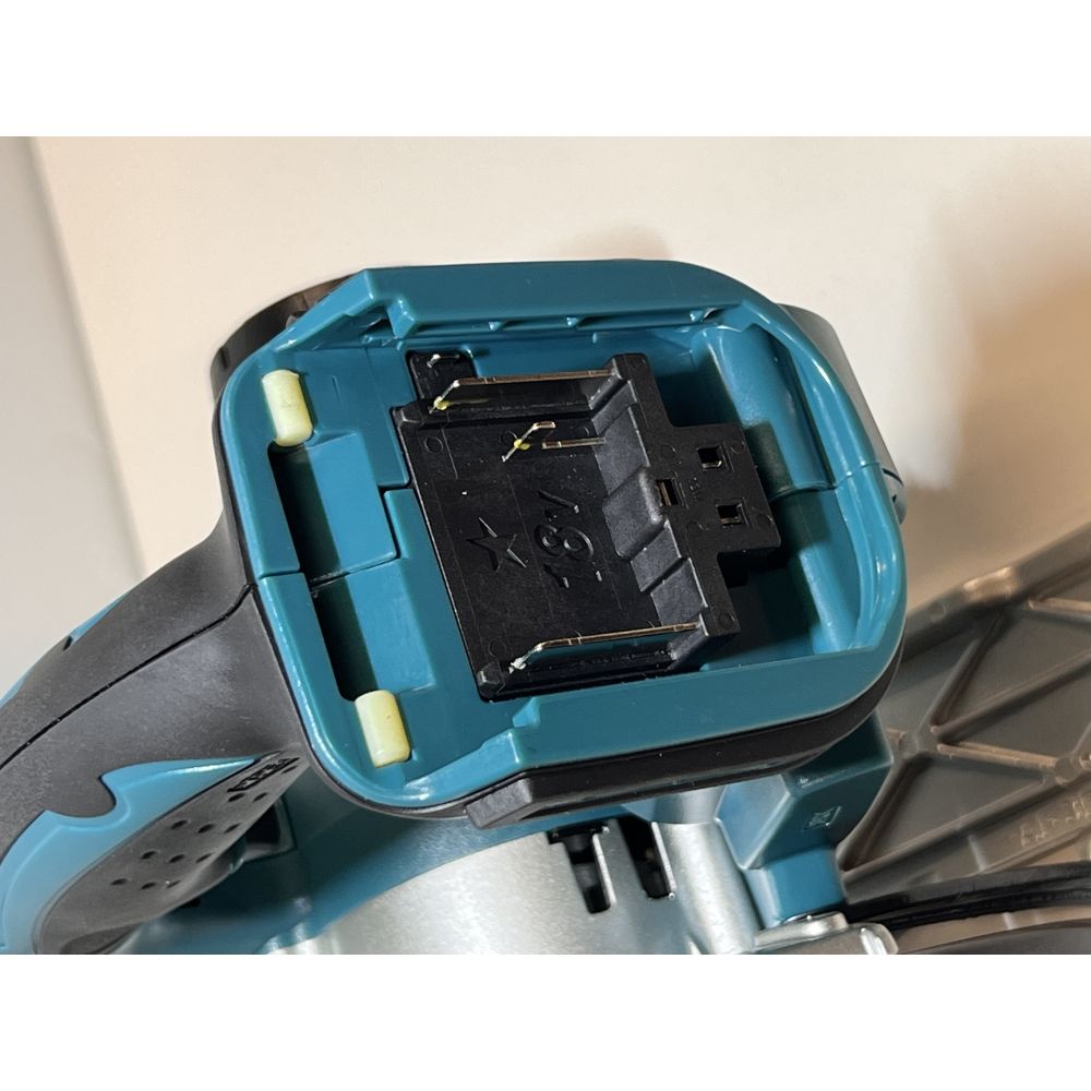 Аккумуляторная дисковая пила Makita DSS610RF, LXT 18 В, 165 мм, 3700 об/мин, с АКБ 3 Ач и ЗУ, (УЦЕНЕННЫЙ ТОВАР) (DSS610RF/U)
