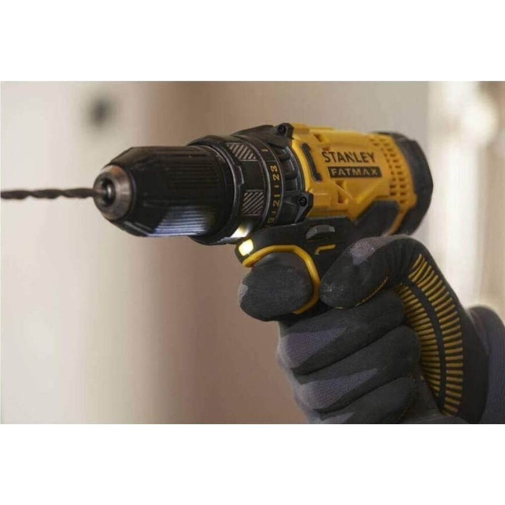 Аккумуляторная дрель-шуруповерт Stanley SFMCD700C2K, кейс, 18 В, 2 АКБ 1.5 Ач