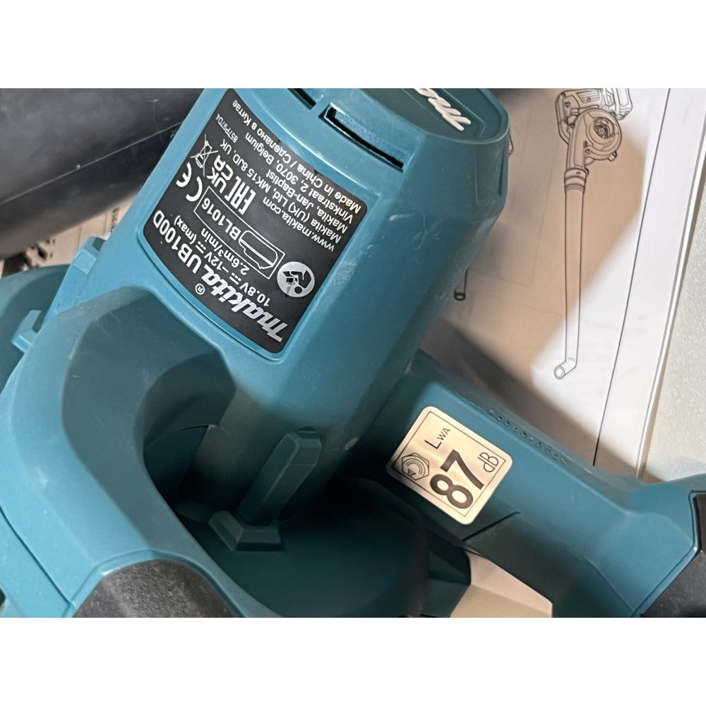 Аккумуляторная воздуходувка Makita UB100DZ, 12 В, 156 м³/ч, без АКБ и ЗУ (УЦЕНЕННЫЙ ТОВАР) (UB100DZ/U)