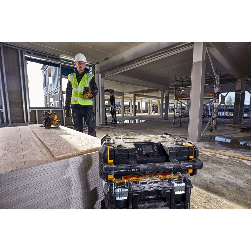 Аккумуляторное зарядное устройство-радиоприемник DEWALT DWST1-81078, 12/18/54 В, 45 Вт (DWST1-81078-QW)